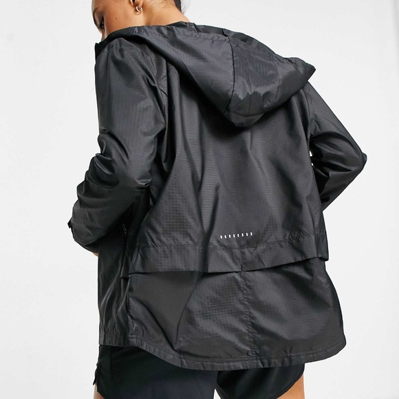 Nike Running Essentials Jacket in Black - XS - Picture 2 of 4